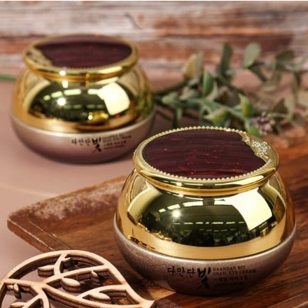 Jigott Питательный крем для век с муцином улитки / Daandan Bit Snail Eye Cream, 50 мл