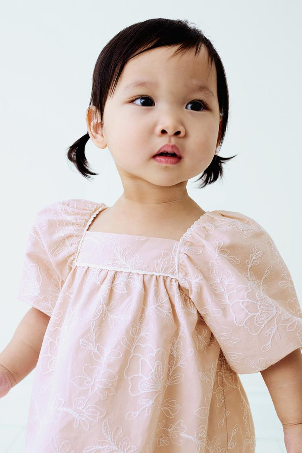 ZARA КОМПЛЕКТ ИЗ РУБАШКИ И ТРУСИКОВ С ВЫШИВКОЙ И КРУЖЕВОМ, ПАСТЕЛЬНО-РОЗОВЫЙ