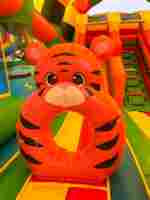 Коммерческий надувной батут «Страна Сафария» с крышей 14*7*6 м