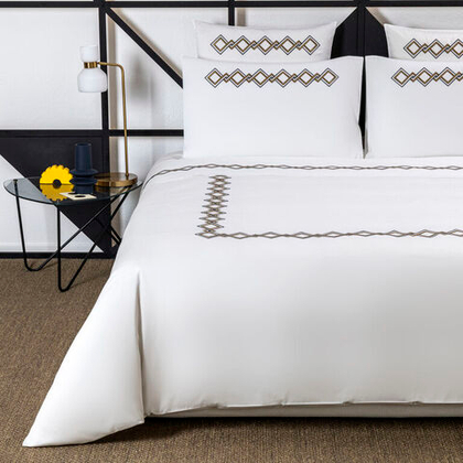 Постельное белье Frette Twist Embroidery Black/Teak (240 х 220 см)