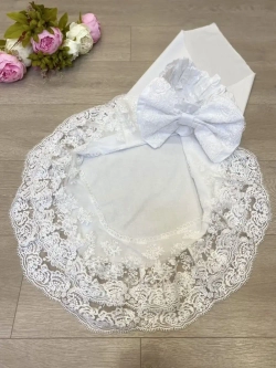 Кружевной уголок и бант на выписку