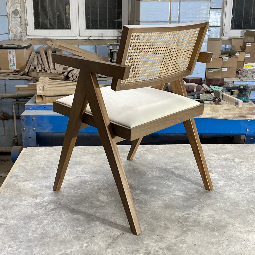 Стул из дерева - KOOBY с подлокотниками