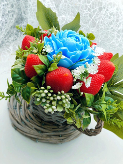 «Клубничная чашка» букет