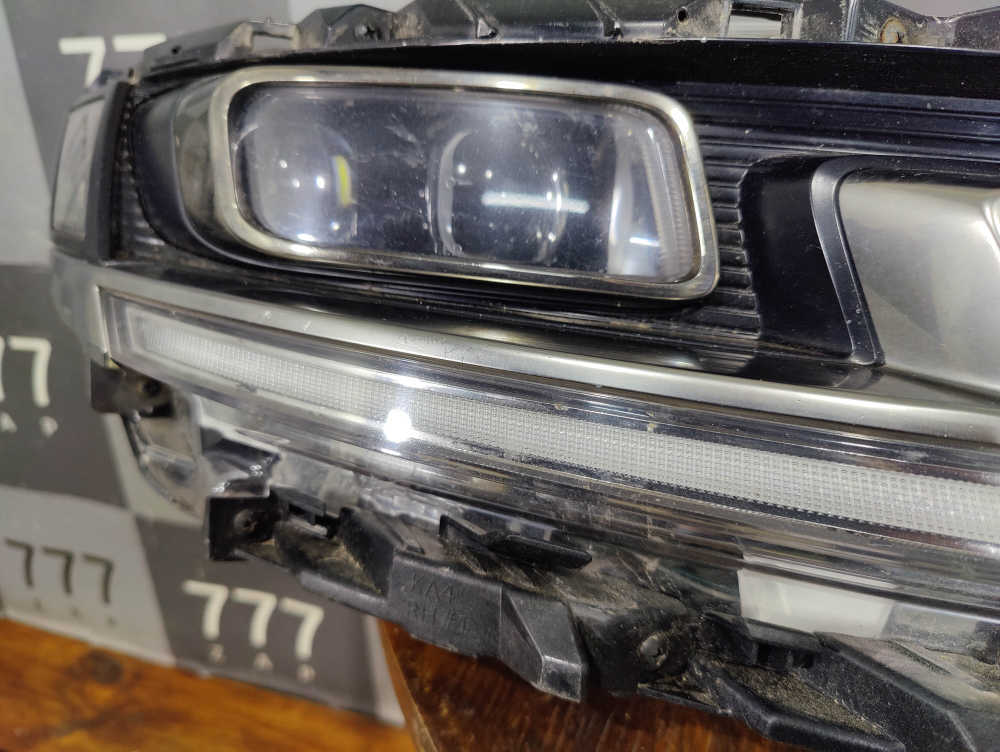 Фара правая LЕD Kia Carnival 4 (KA4) 20-нв Б/У Оригинал 92102R0200