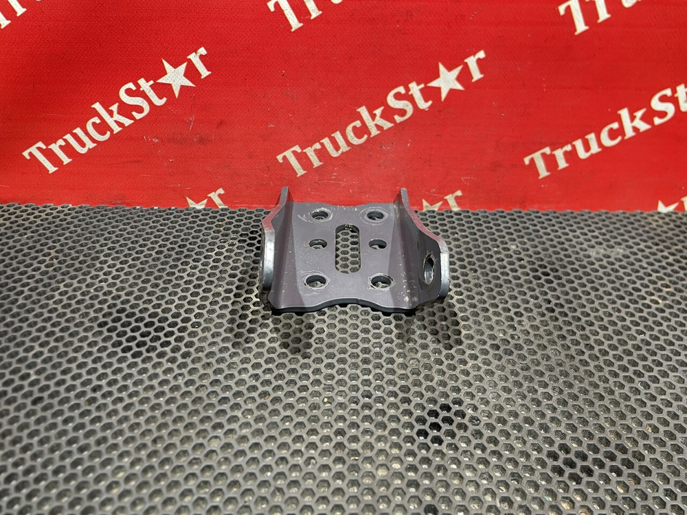 Кронштейн амортизатора переднего левый 2021г.