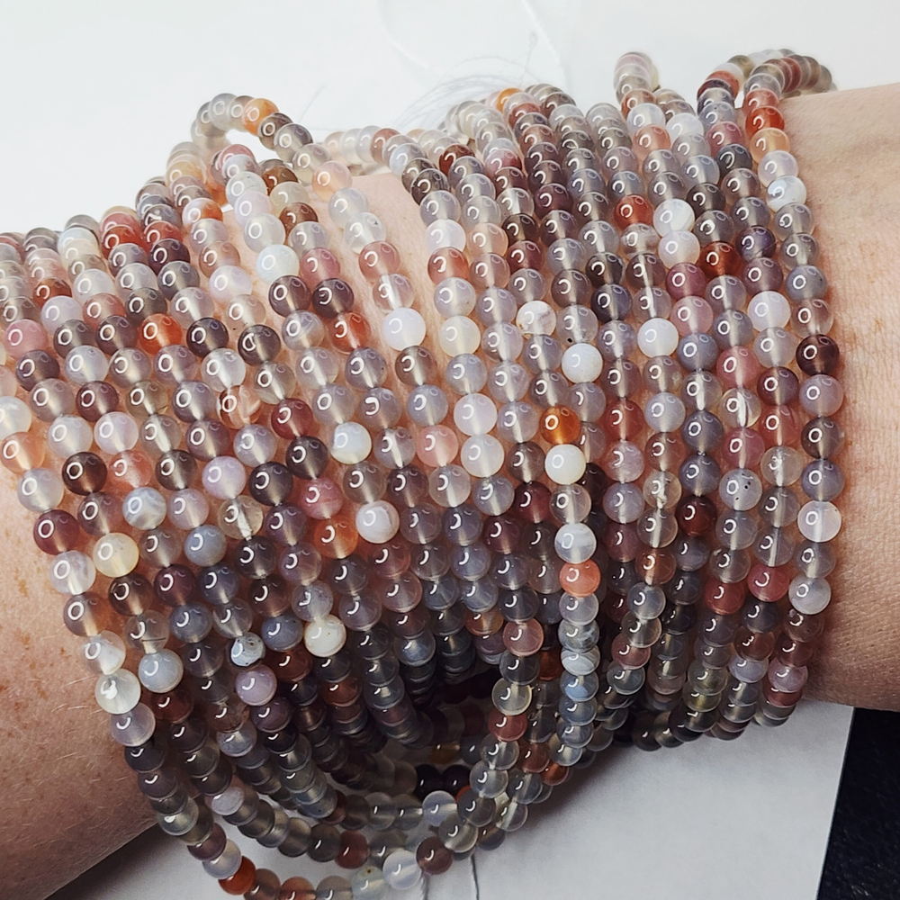 Агат Ботсвана, с персиковым подтоном, шар 4.9 - 5.1мм, цена за нить 9.5см (1/4)