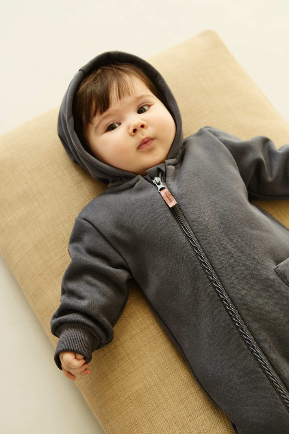 Комбинезон утепленный с капюшоном графит