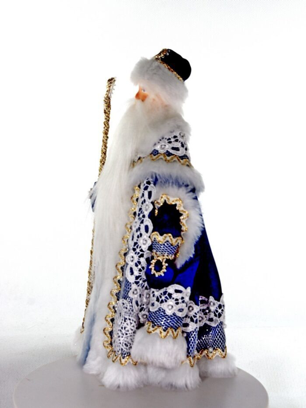 Фарфоровая кукла коллекционная Дед Мороз в кружевной шубе. Новогодняя игрушка под ёлку ручной работы