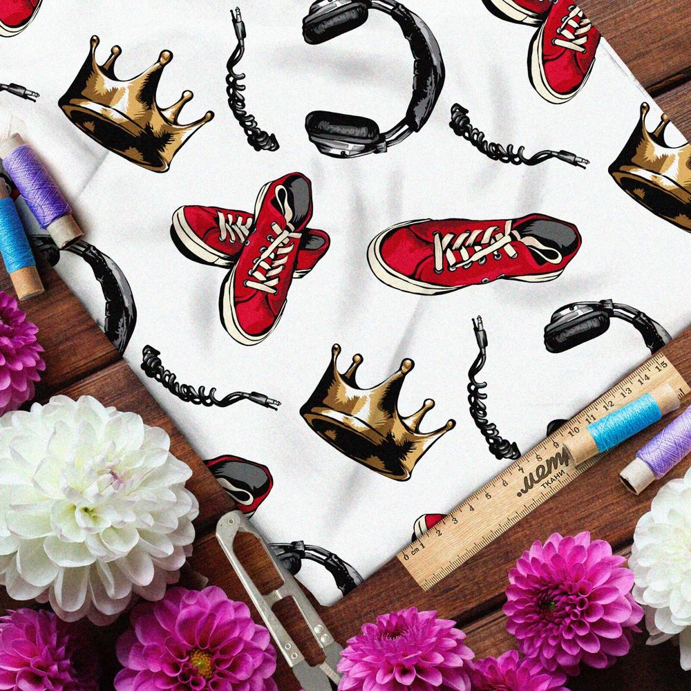 Ткань саржа яркие конверсы, корона и наушники