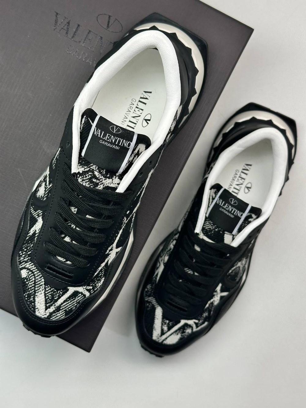 Кроссовки Valentino