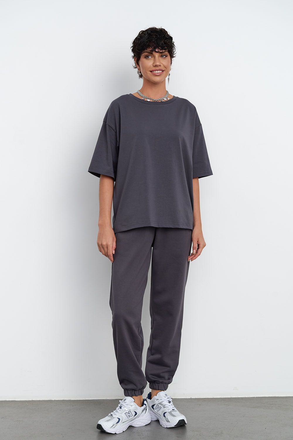 Футболка свободная цвета антрацит