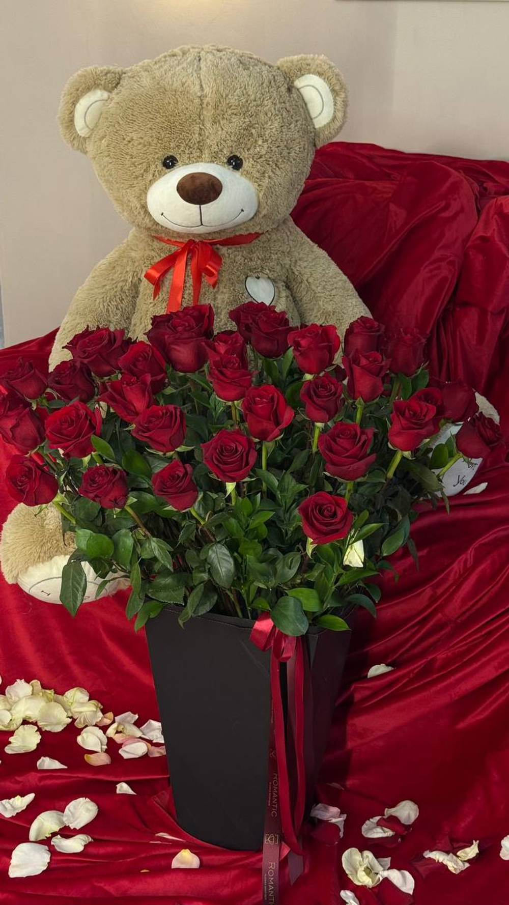 Мишка и розы