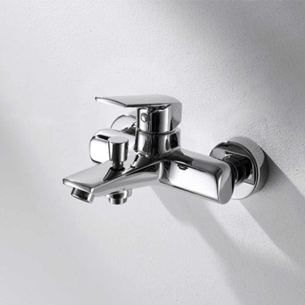 F6121179CP-01 BRAVAT REAL Смеситель для ванны с коротким изливом (к/к 4)