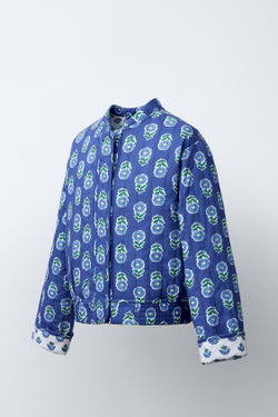 ZARA СТЕГАНАЯ КУРТКА С ЦВЕТОЧНЫМ ПРИНТОМ, ВАСИЛЬКОВЫЙ