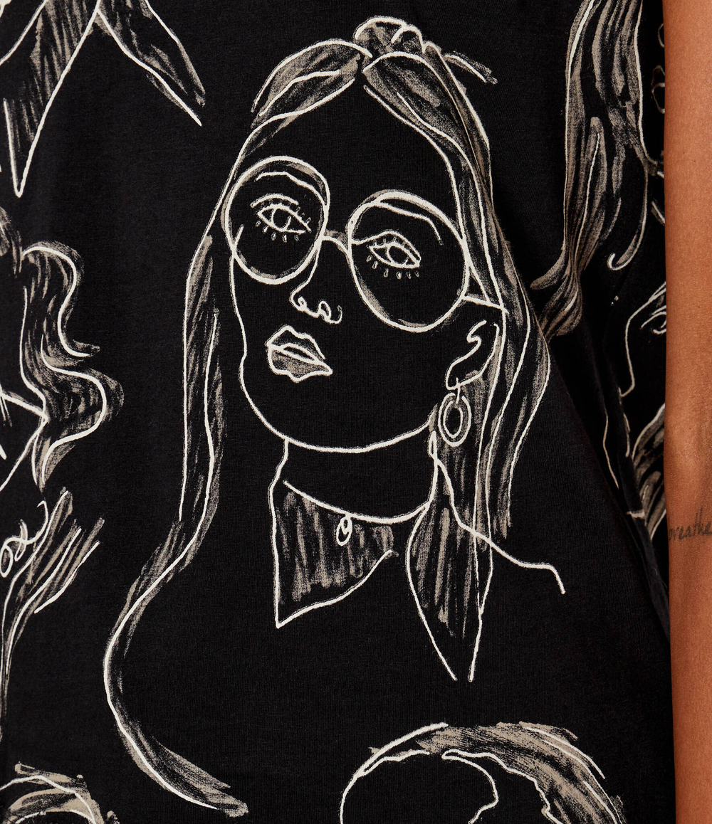 Футболка Desigual - черный(24WWTK54)