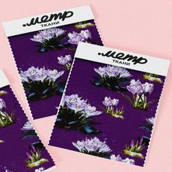 Ткань блэкаут цветы крокусы на фиолетовом