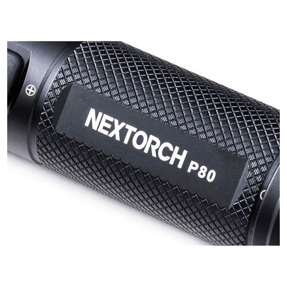 Фонарь Nextorch P80 One-step Strobe Duty Flashlight — оптимальные габариты и расположение двух кнопок, обеспечивающие быстрое управление фонарём даже в перчатках