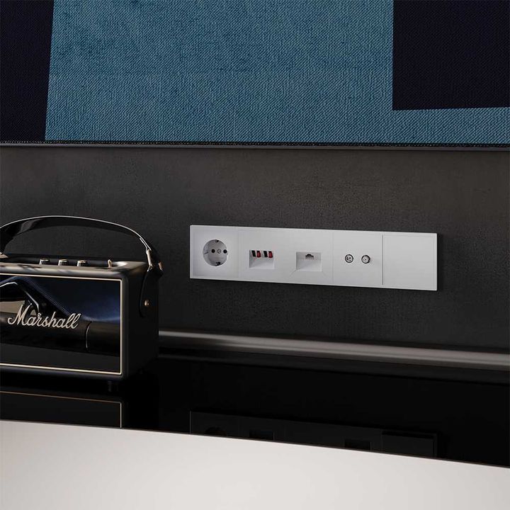 Розетка акустическая встраиваемая Voltum S70 4-местная, (белый матовый) VLS060302