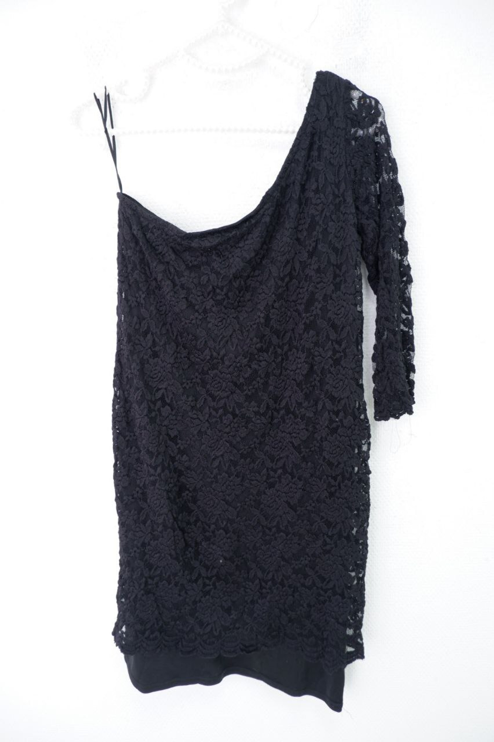 Платье Atmosphere с открытым плечом 44 размер