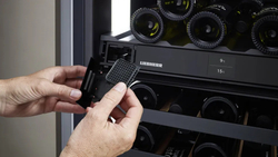 Встраиваемый винный шкаф Liebherr UWpri 3782