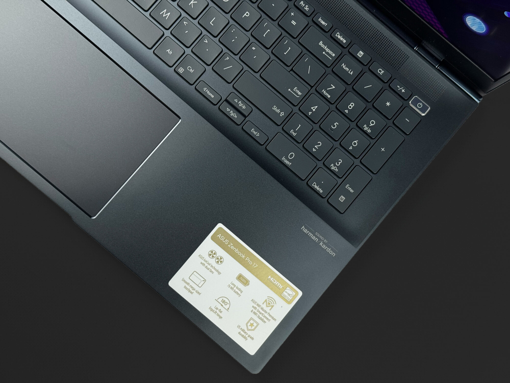 Новый ноутбук ASUS Zenbook Ryzen 7 6800H/17.3"/8Gb/512Gb/Win11/Русско-Английская клавиатура