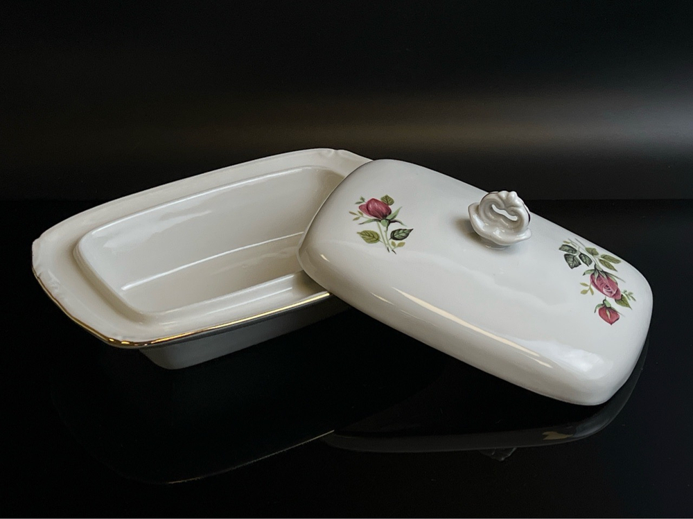 Масленка фарфоровая с крышкой клеймо Chodziez madе in Poland, Польша, роспись цветы, винтаж времён СССР 1965-1990 гг