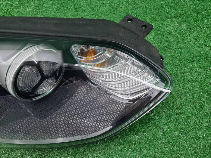 Фара правая Kia Sportage 4 QL (2016-2018) ксенон