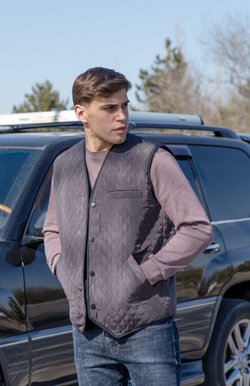 Утепленный мужской жилет из овчины