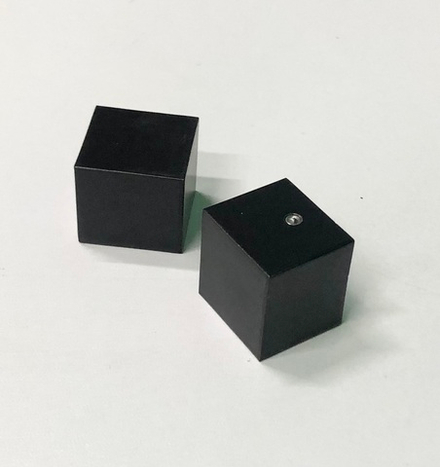 Наконечники Куб Ост для кованых карнизов d16 мм, цвет черный матовый