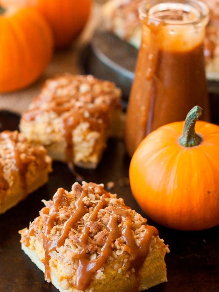 тыквенный кранч. карамельная тыква. чизкейк с пеканом и карамелью. тыква в карамели. тыквенный пирог с карамелью.