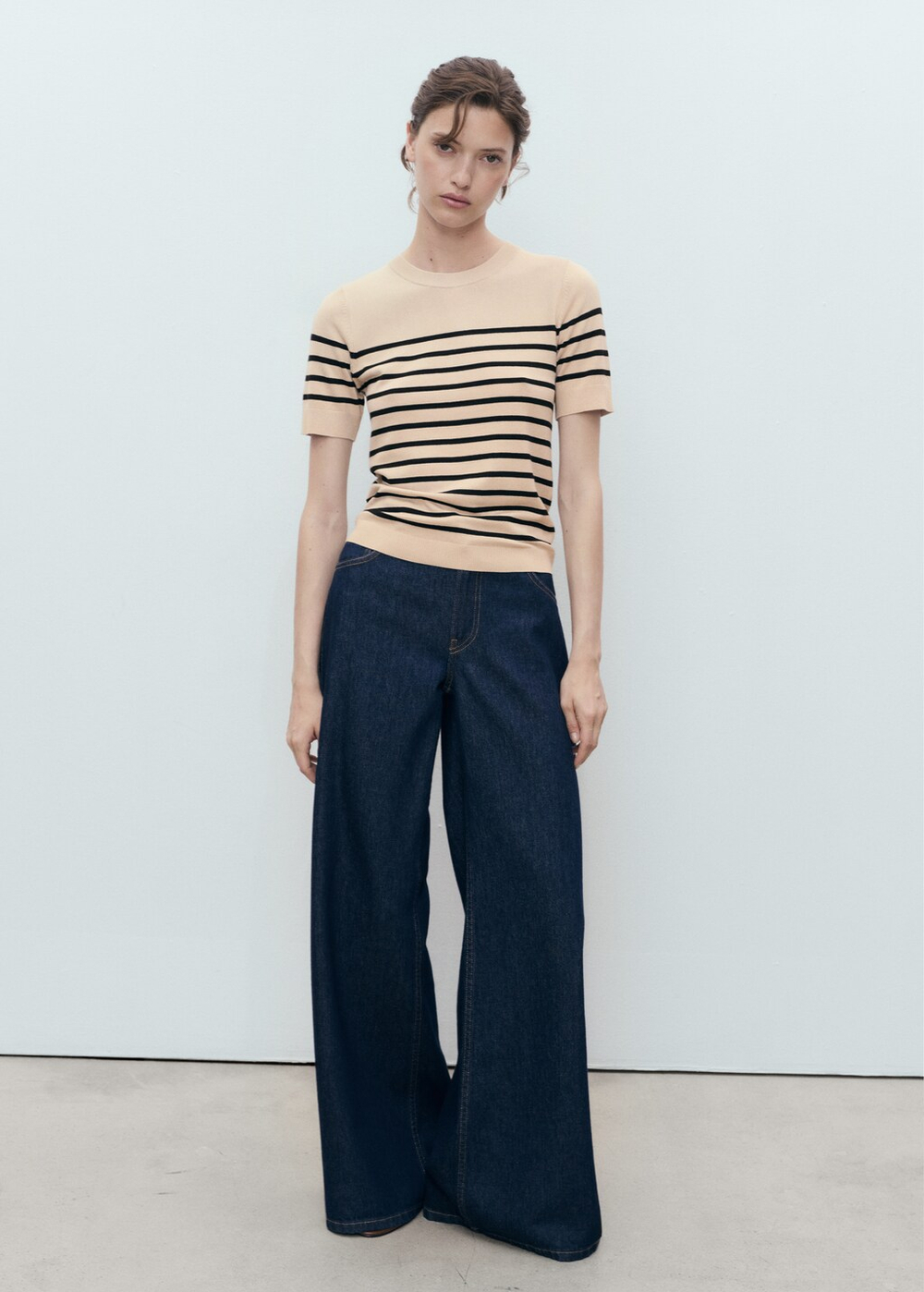 Джемпер из тонкого трикотажа с короткими рукавами