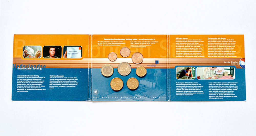 Netherlands 2004 Year Set – "Goede Doelen (Good Causes): Burns Foundation"