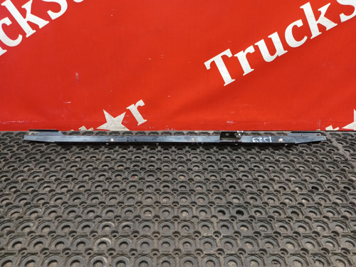 Кронштейн солнцезащитной шторки правый