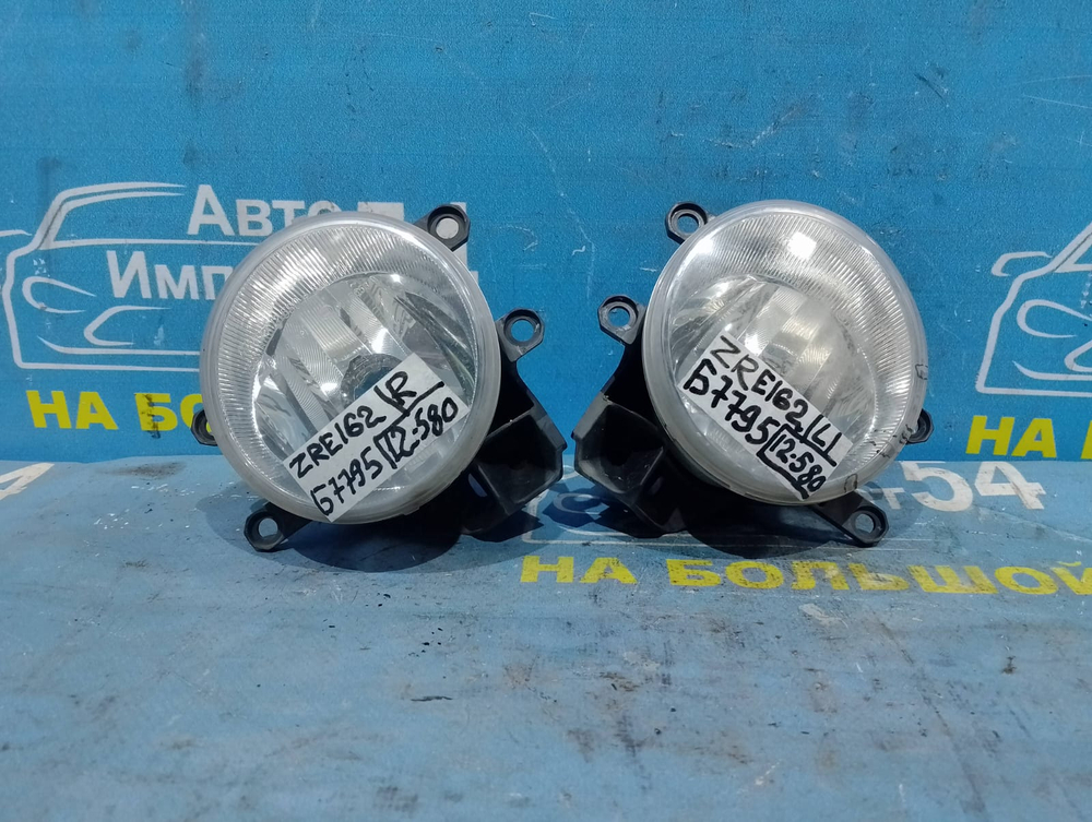 Туманка левая TOYOTA FIELDER 2012-2015