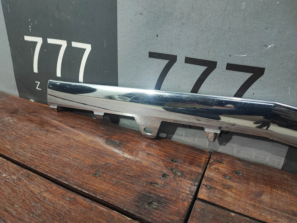 Накладка переднего бампера Mercedes E W212 AMG 13-16 Б/У Оригинал A2128852674