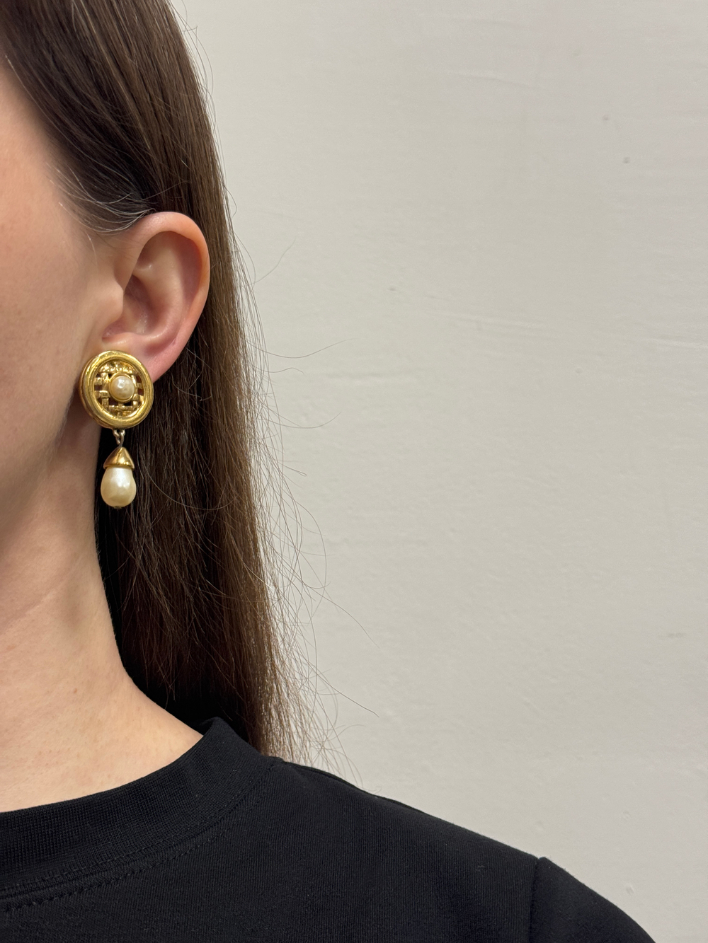 Клипсы с «жемчужными» подвесками Givenchy