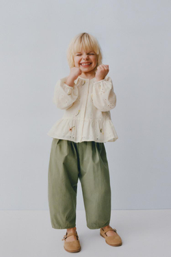 ZARA БРЮКИ С ЗАЩИПАМИ И ЗАНИЖЕННЫМ ШАГОВЫМ ШВОМ, МЯГКИЙ ЗЕЛЕНЫЙ