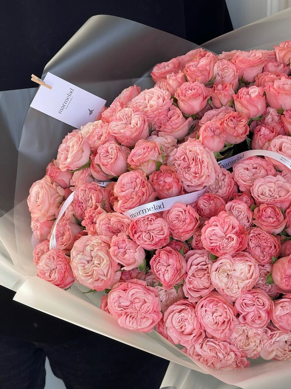 Букет из кустовой пионовидной розы