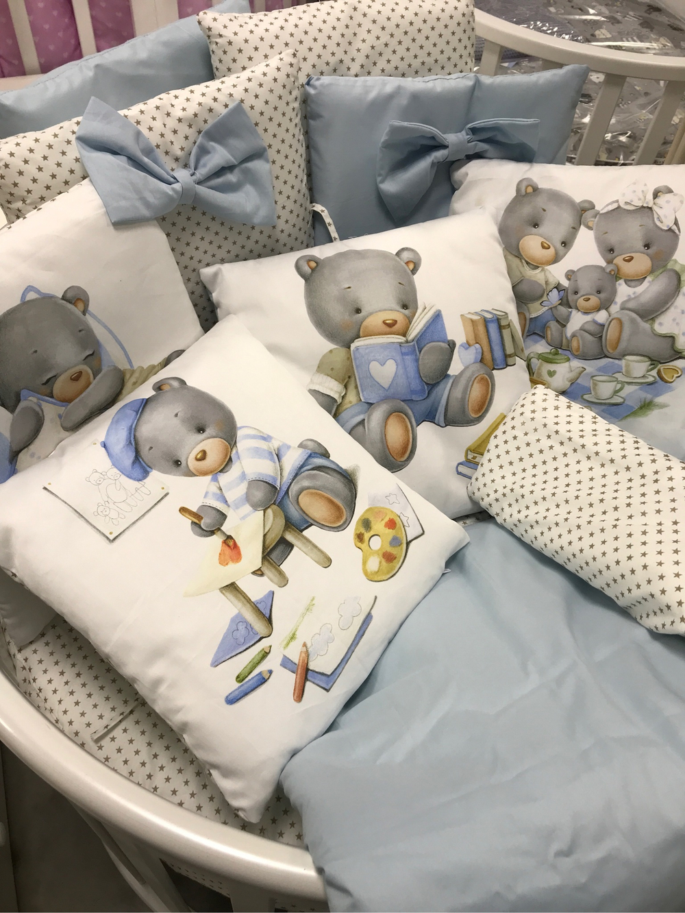 Комплект в кроватку 18 предметов "Мишка с партой голубой", сатин