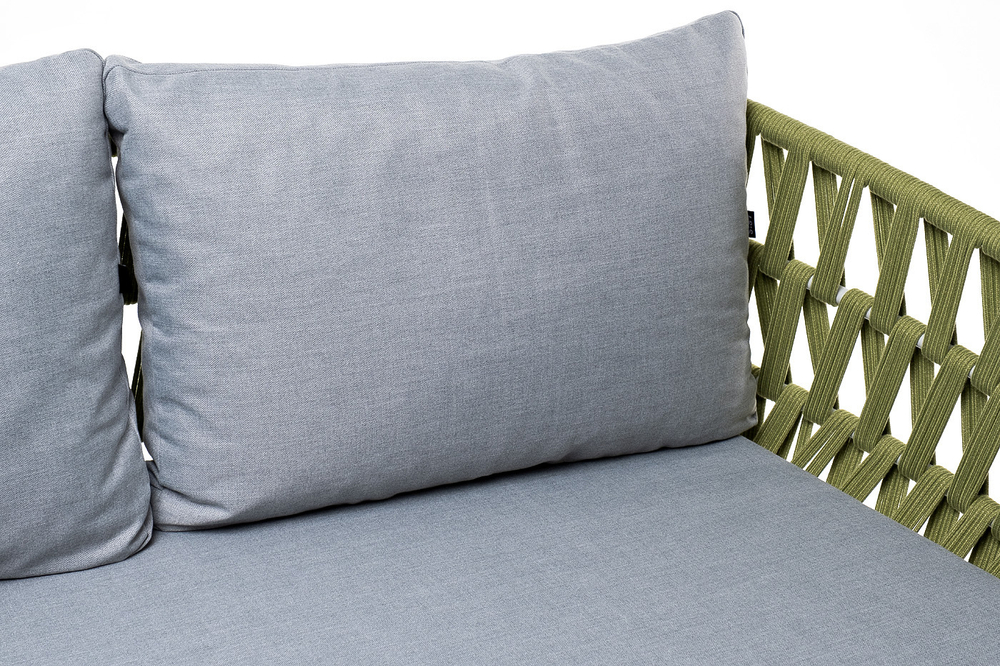 "Диего" диван 2-местный плетеный из роупа, каркас алюминий светло-серый (RAL7035) муар, роуп салатовый меланж круглый, ткань светло-серая