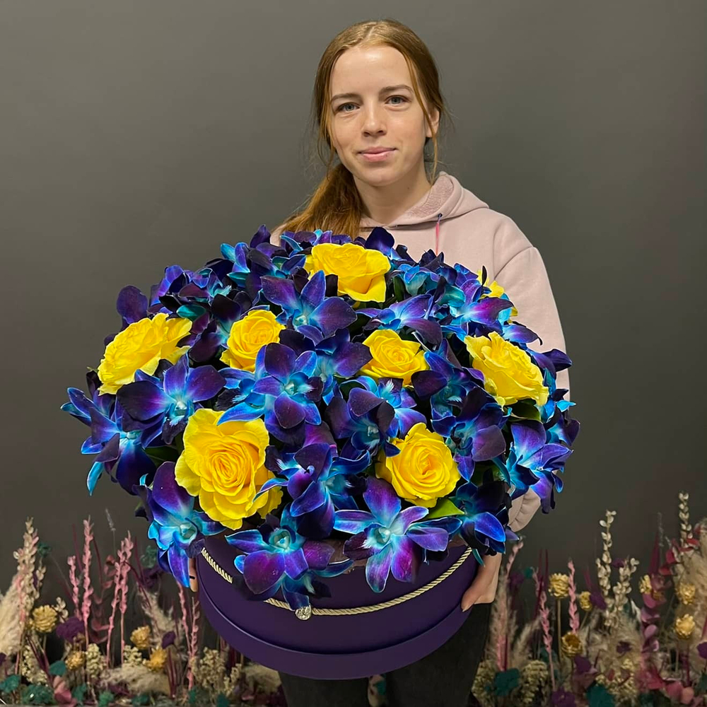 Букет из роз и орхидей «‎Космос и солнце»