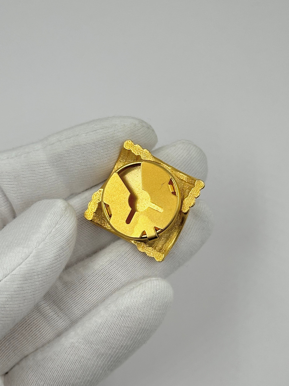 Накладка на пуговицу с чёрной вставкой