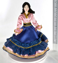 Фарфоровая кукла коллекционная Цыганка Кармен