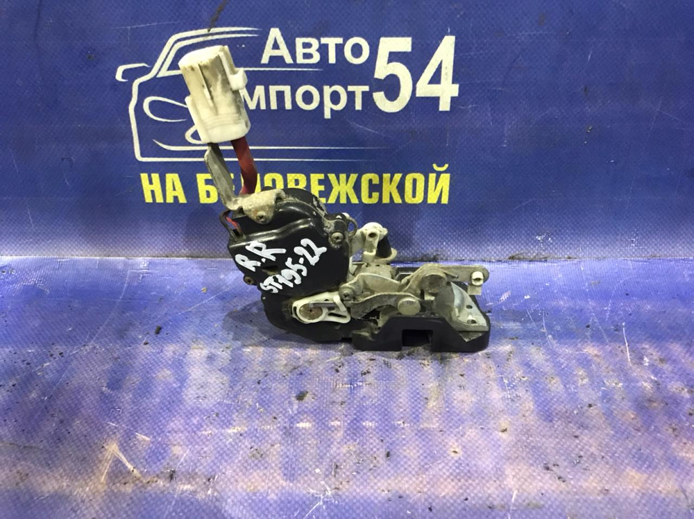 Замок двери задней правой TOYOTA CORONA 1993