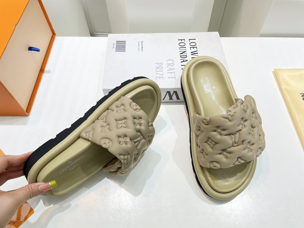Louis Vuitton Pool Pillow Comfort Mule