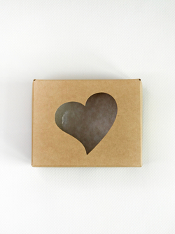 Коробка с окошком "Сердце" 10 х 8 х 3,5 см