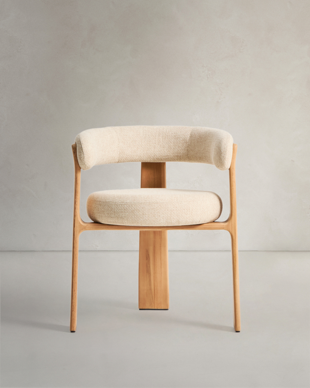 Уличный стул Granite бежевый с ножками из тикового дерева