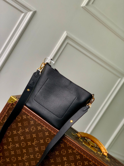 Louis Vuitton Lock and Walk