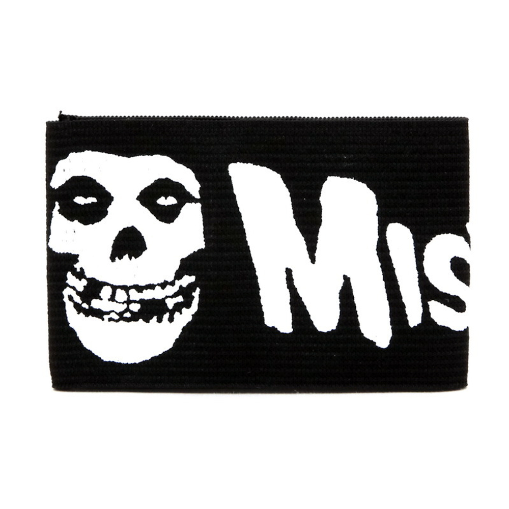 Напульсник Misfits ( белые буквы + черепушки )