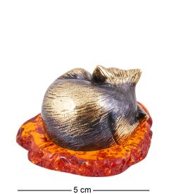 Народные промыслы AM-3668 Фигурка «Кот клубком» (латунь, янтарь)